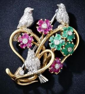 Love Birds Brooch. Valentine's Jewelllery. Read more on www.sophiworldblog.com